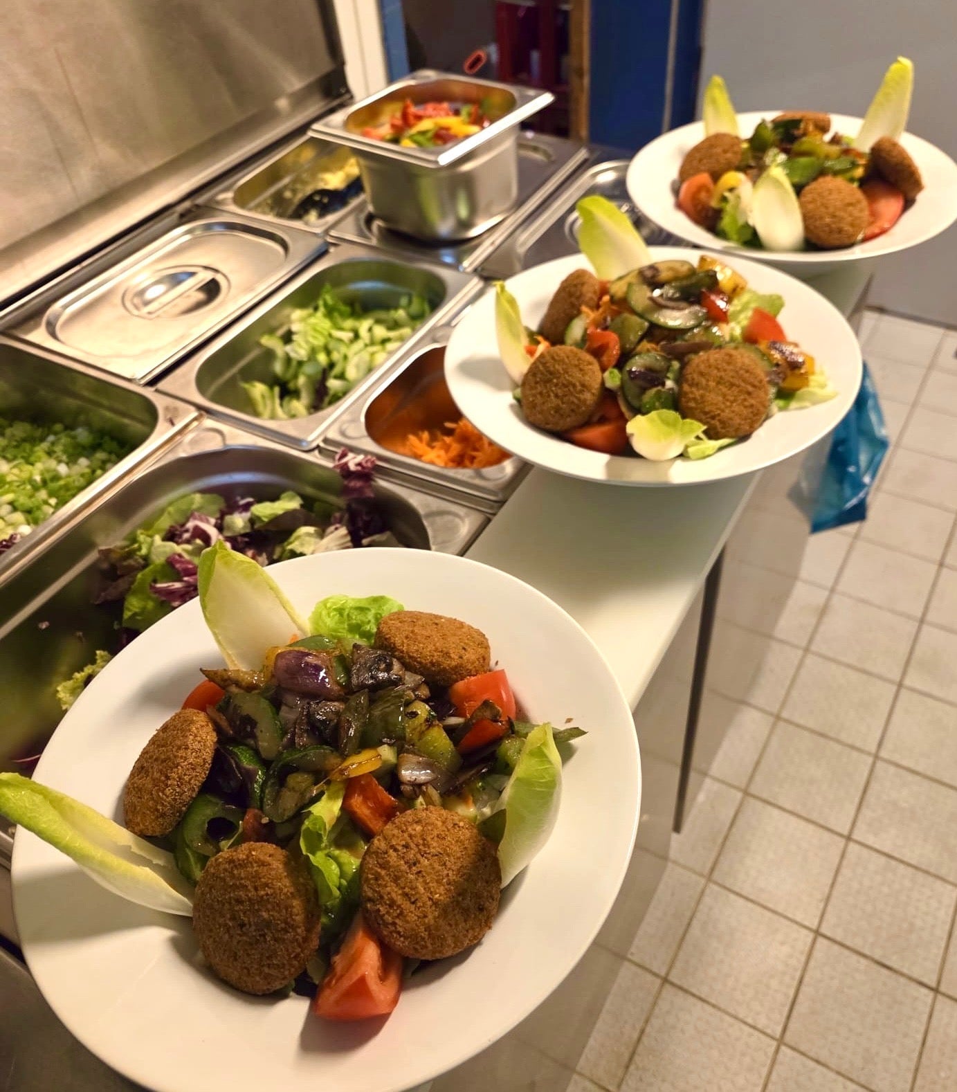 Frische Salate aus der Küche